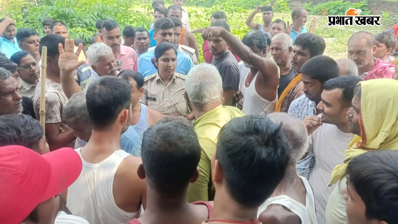 आरा में ट्रांसफार्मर नहीं बदला तो सड़क पर उतरे ग्रामीण, डेढ़ घंटे जाम रहा स्टेट हाईवे