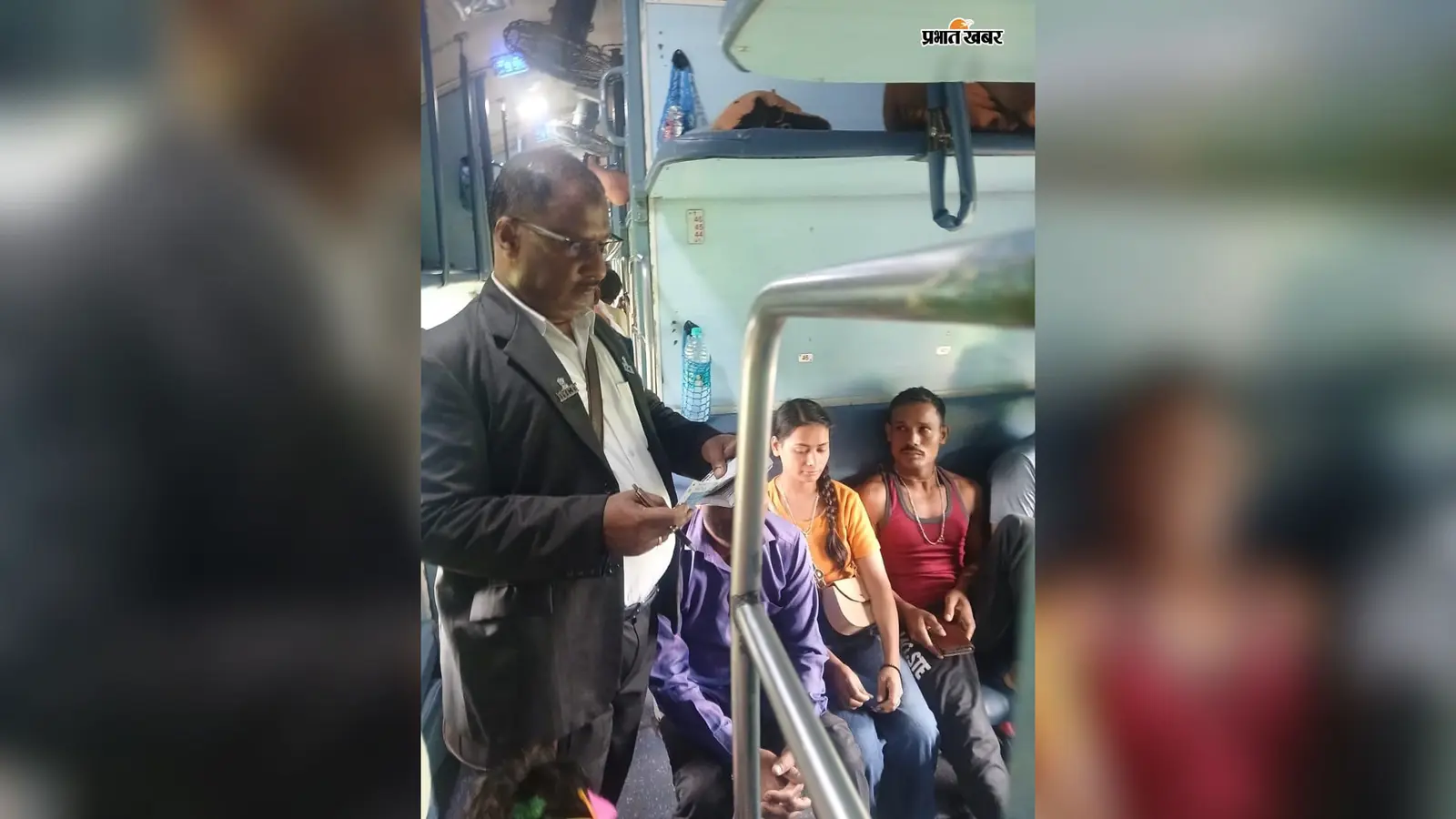 टिकट जांच अभियान तेज, एक दिन में पकड़े गए दो हजार बिना टिकट यात्री, 26 लाख से अधिक का जुर्माना