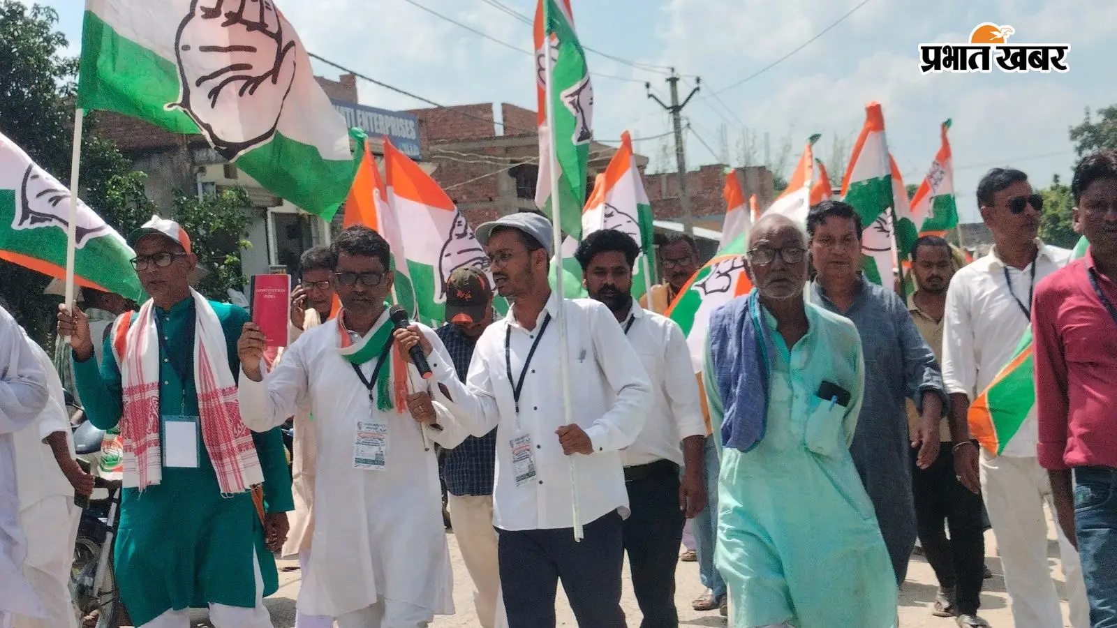मधेपुरा के पुरैनी में गूंजा 'जय संविधान': कांग्रेस पदयात्रा में पढ़ा गया प्रस्तावना का पाठ, महंगाई और बेरोजगारी पर जनता से संवाद