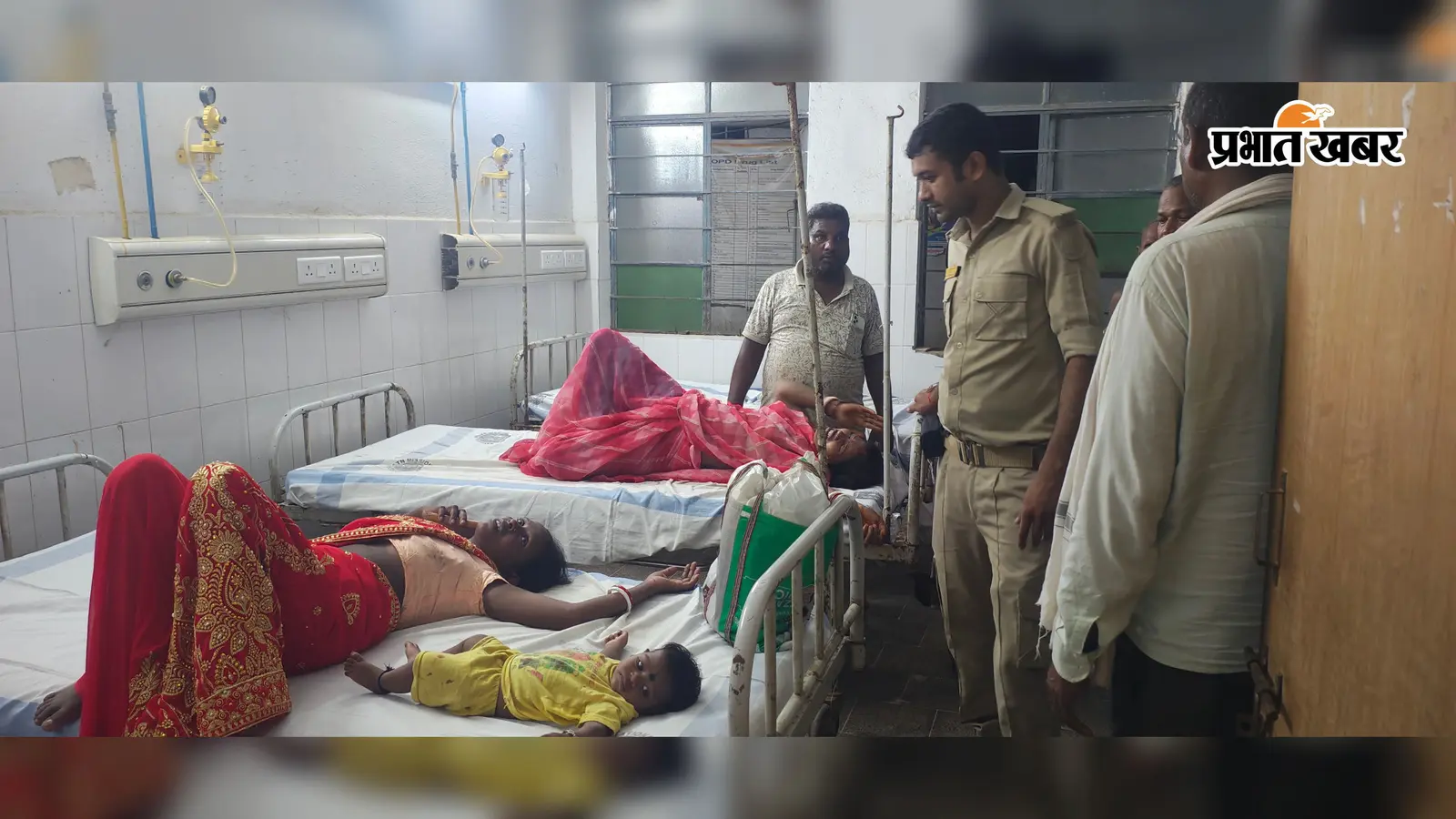 नवादा में कर्मा पूजा की खरीदारी कर लौट रही थीं महिलाएं, 15 फीट गहरे गड्ढे में गिरी ई-रिक्शा; कई लोग घायल