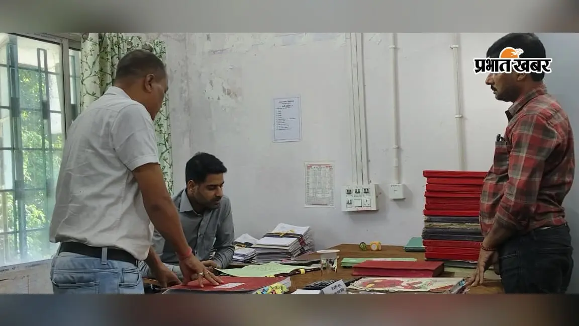 नजारत शाखा के औचक निरीक्षण में डीएम ने दिए सख्त निर्देश, लंबित अग्रिम और वित्तीय अभिलेखों के शीघ्र निपटारे पर जोर