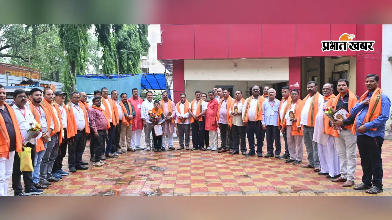 गिद्दी: करम पर्व पर पाहनों को किया सम्मानित
