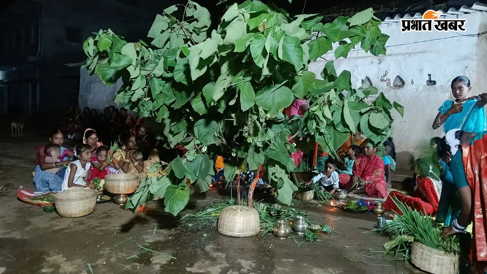 प्रकृति पूजा के साथ दुलमी में गूंजे करम गीत