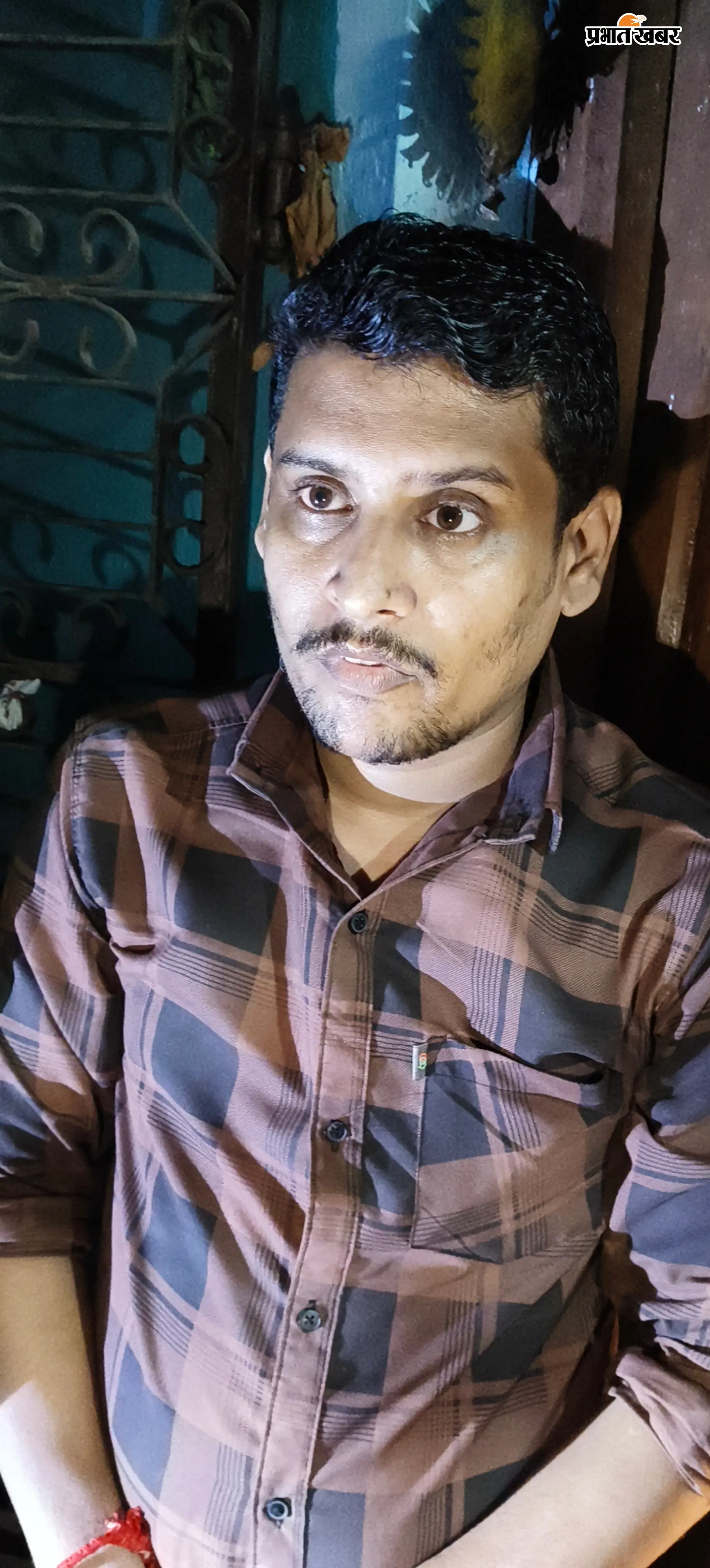 22जी 20- पोस्टमार्टम के लिए शव को एमजीएम ले जाते. 22जी 21- मृतिका उमा गोस्वामी (फाइल फोटो), 22जी 23- आरोपी बेटा गोवर्धन गोस्वामी,. 22जी 24- अस्पताल में कागजी प्रक्रिया करती महिला थाना प्रभारी | Prabhat Khabar Network