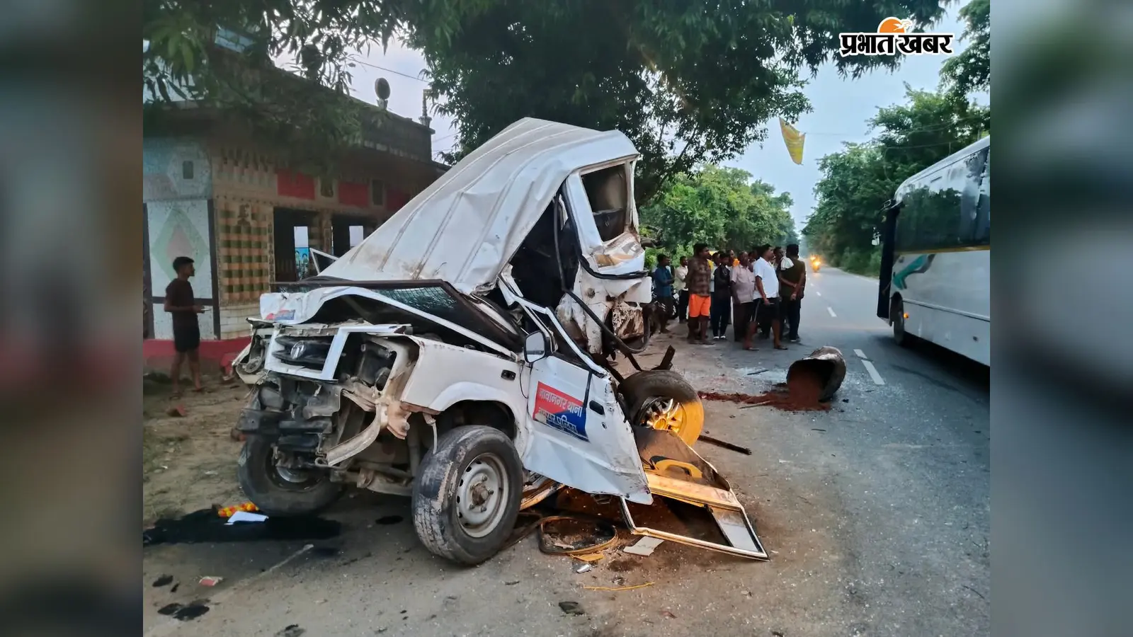 बक्सर : नावानगर में गश्ती गाड़ी को ट्रक ने मारी जोरदार टक्कर, SI समेत 3 पुलिसकर्मी घायल