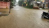 PHOTOS : पटना में 20 से अधिक इलाकों में जलजमाव, टूटी सड़कों पर मिट्टी और गड्ढों ने बढ़ाई परेशानी, देखें तस्वीरें