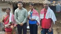 हॉकी गोल्ड मेडलिस्ट पार्वती के घर पहुंचा प्रशासन, सम्मान के साथ मदद का दिया भरोसा, देखें तस्वीर