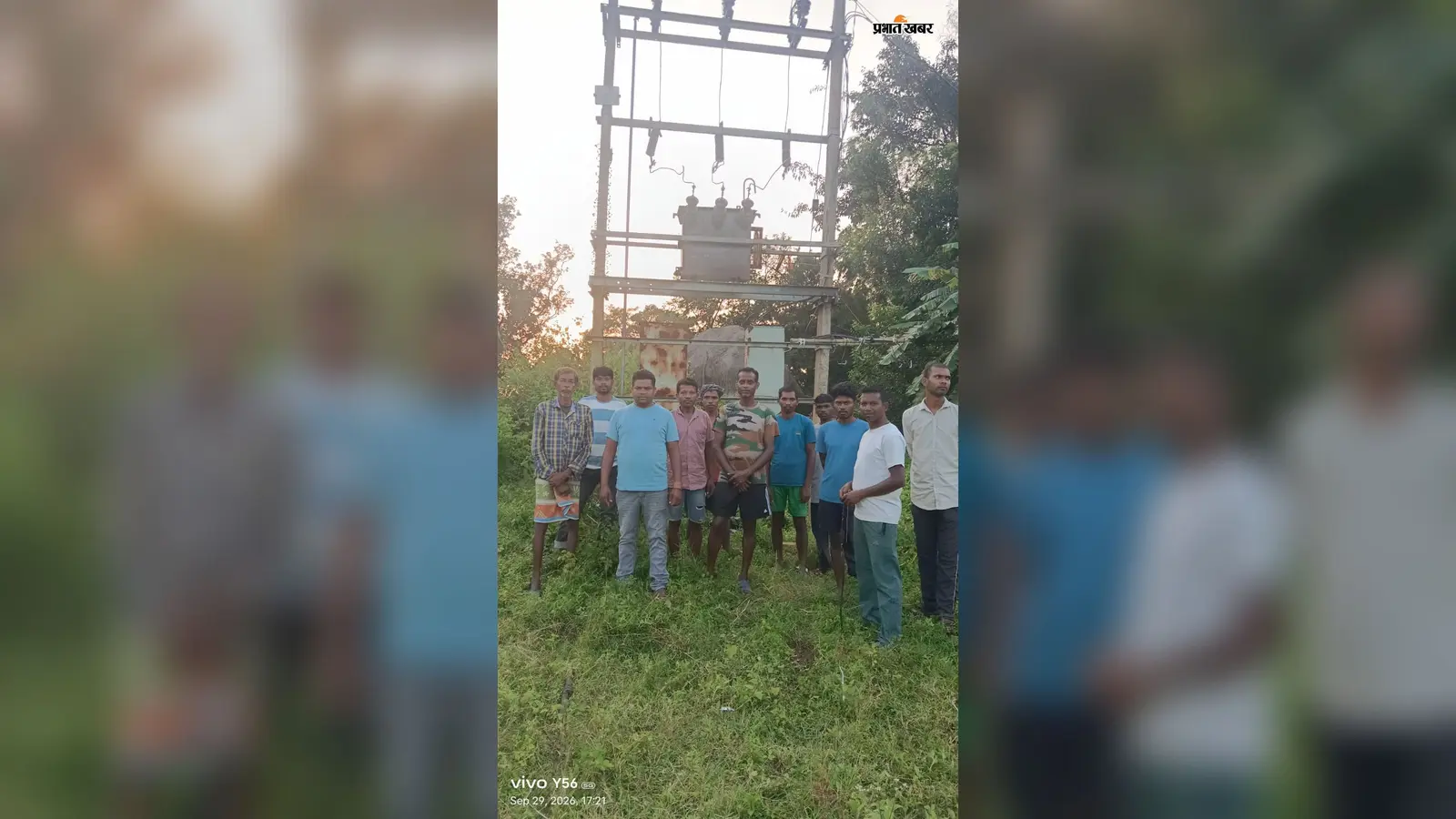 एक महीने से अंधेरे में था कर्रा का जरिया गांव, नया ट्रांसफार्मर लगते ही लौटी बिजली