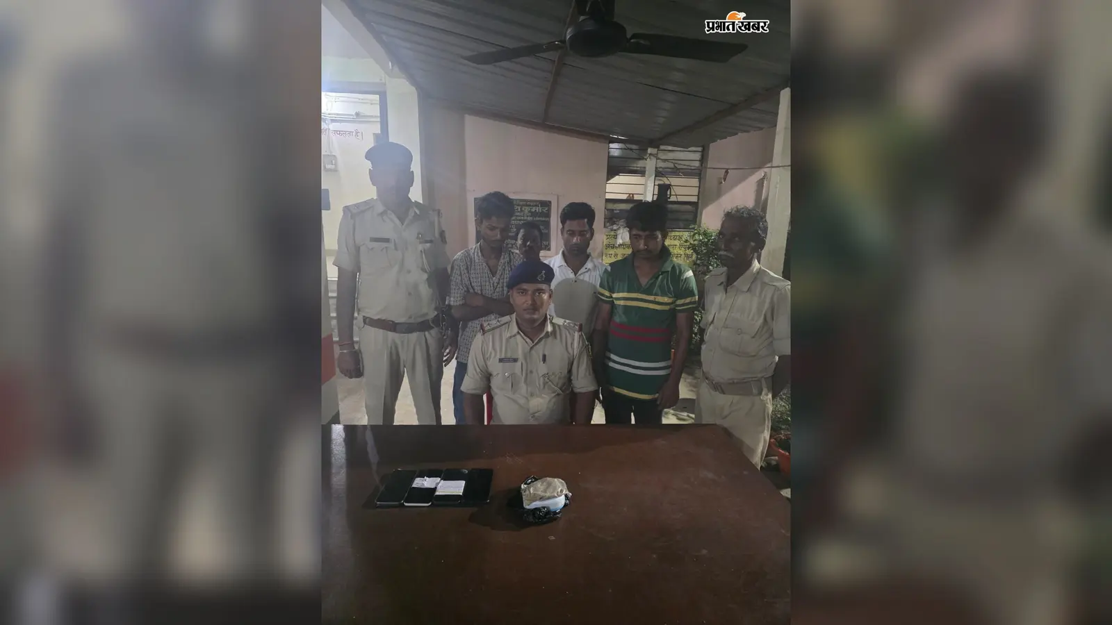 Watch Video: बस और बाइक से हो रही थी स्मैक की सप्लाई! अररिया पुलिस ने बिछाया जाल, भारी मात्रा में नशीले पदार्थ के साथ 8 तस्कर अरेस्ट