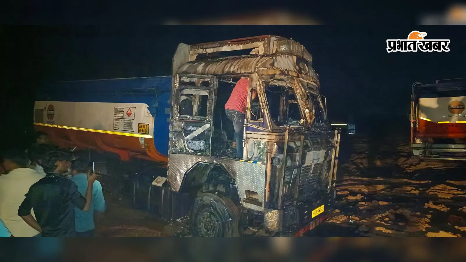 खूंटी में पेट्रोलियम टैंकर के केबिन में लगी भीषण आग, चालक ने कूदकर बचायी जान