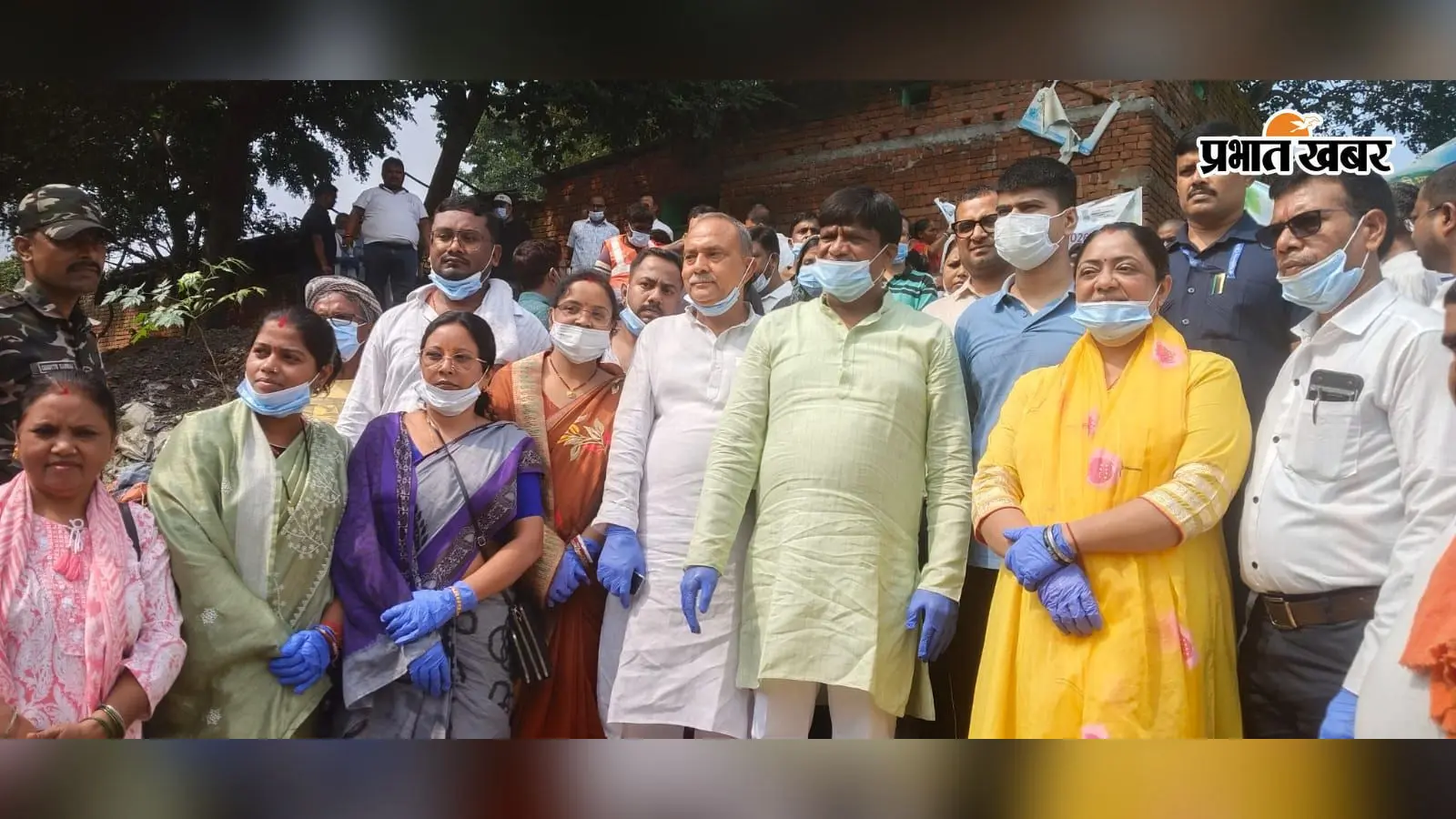 कतरास के लिलौरी मंदिर में चला सफाई अभियान, सांसद ढुलू महतो समेत पार्षदों ने किया पौधारोपण