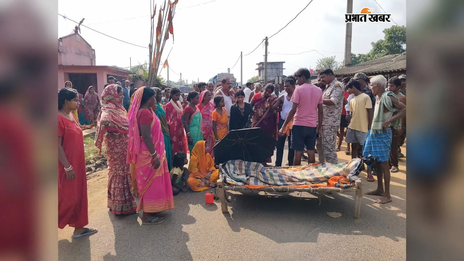हत्या का आरोप लगाकर ग्रामीणों ने जाम की रामगढ़-गुहियाजोरी सड़क