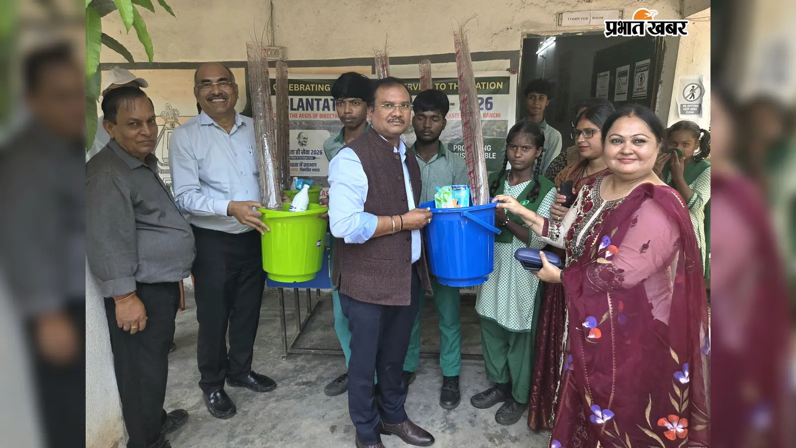रजरप्पा में स्वच्छता अभियान के तहत श्रमदान, नुक्कड़ नाटक व पौधरोपण