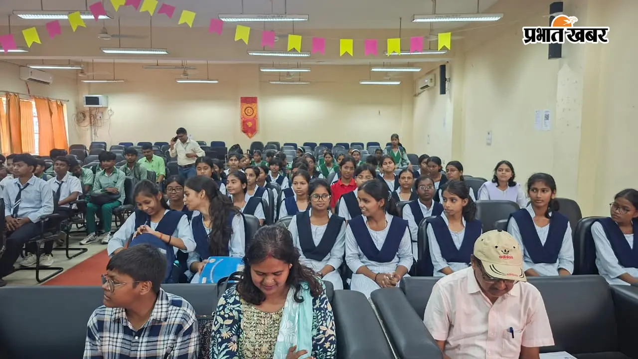 बीआइटी देवघर की रोबोटिक्स लैब में पहुंचे स्कूली बच्चे, तकनीक को करीब से देखा और इनोवेशन का सीखा हुनर