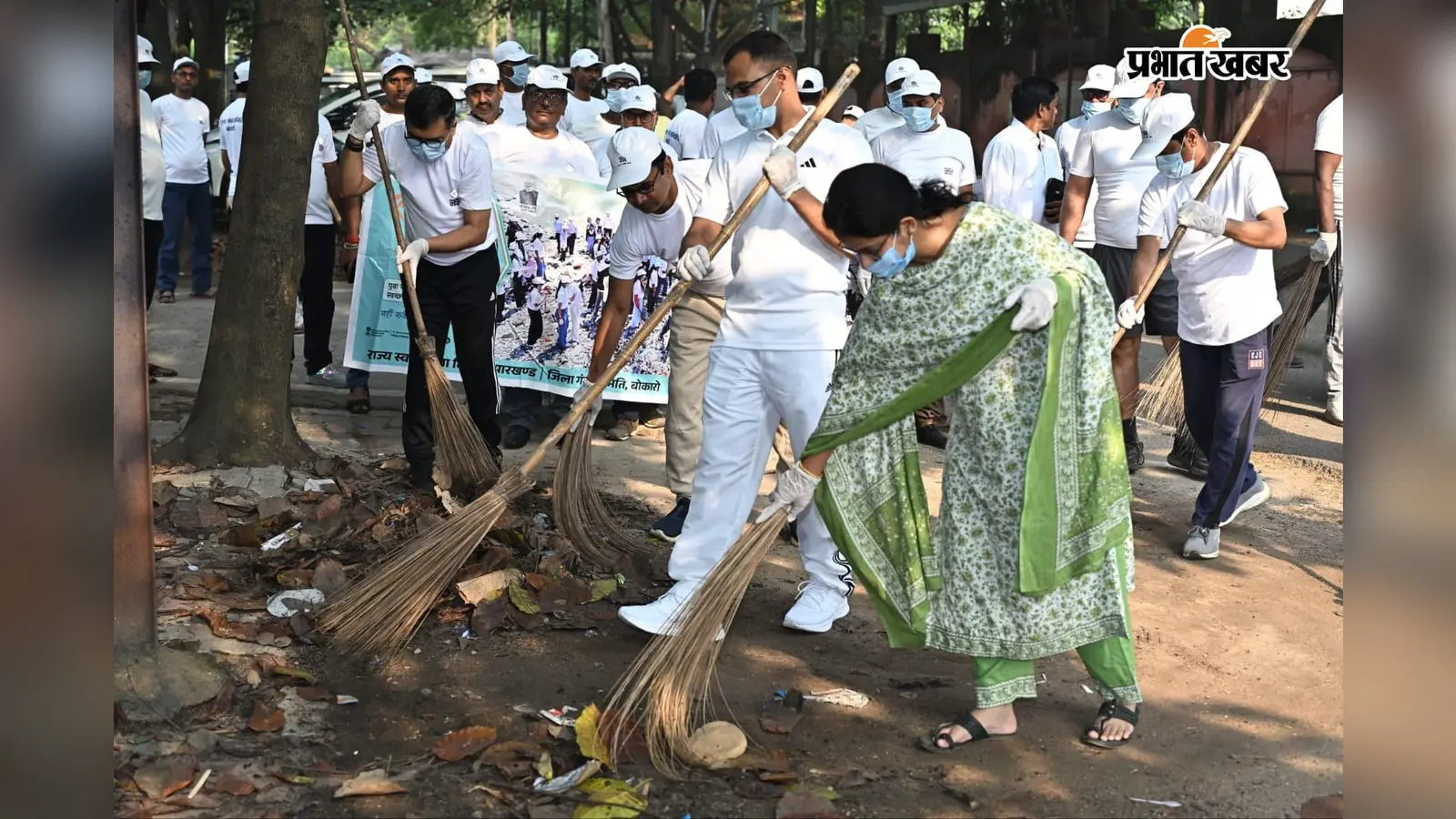 बोकारो में ‘स्वच्छता ही सेवा’ अभियान का समापन: समाहरणालय में डीसी-एसपी ने झाड़ू उठाकर किया श्रमदान