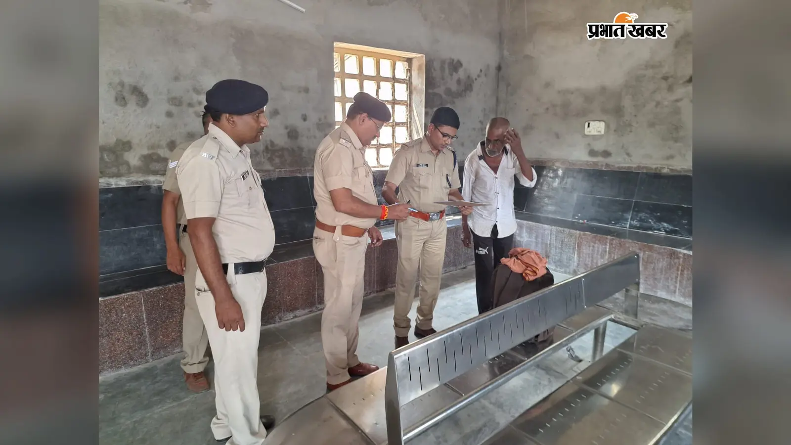 बरहरवा में मोबाइल चोरी, तीनपहाड़ में गिरफ्तारी; आरपीएफ की तलाशी में खुला राज