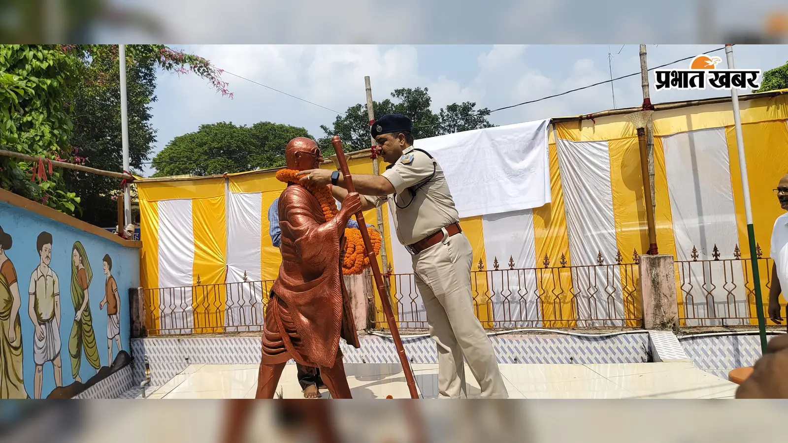 ‘स्वच्छ भारत, विकसित भारत’ का संदेश, जामताड़ा में प्रशासन-पुलिस ने समाहरणालय से सभी थाना परिसरों तक चलाया जिला स्तरीय स्वच्छता अभियान
