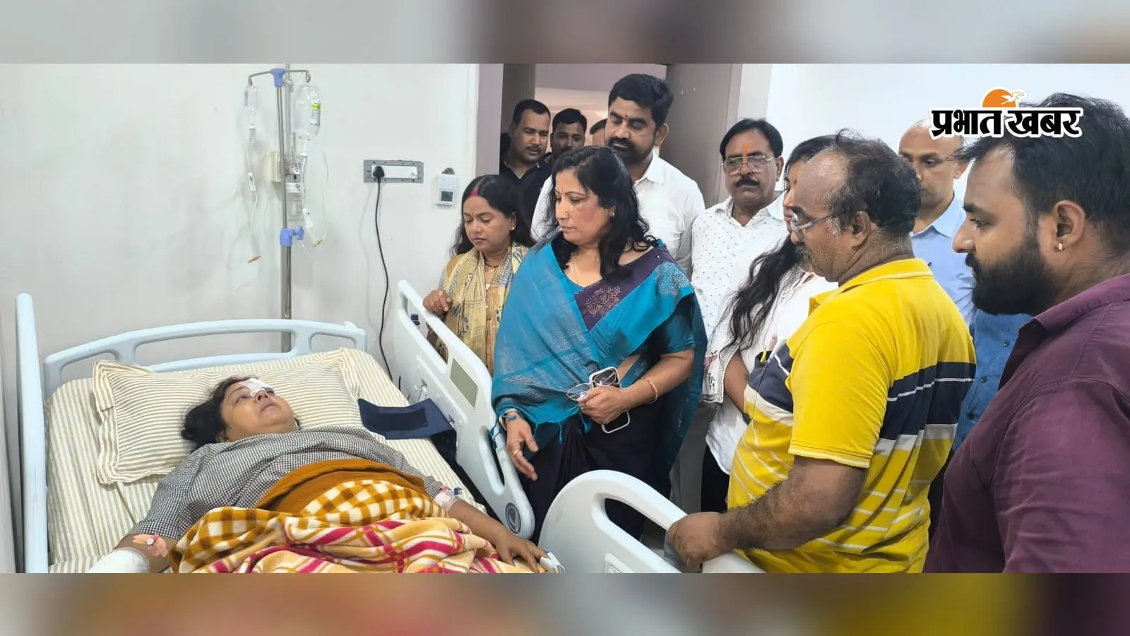 राजेंद्र नगर चाकूबाजी में घायल महिला से मिलीं श्वेता शर्मा, डॉक्टरों से जाना इलाज का हाल