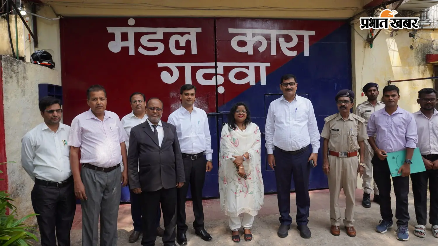 गढ़वा : जेल अदालत सह मेडिकल कैंप में बंदियों को कानूनी अधिकारों की जानकारी
