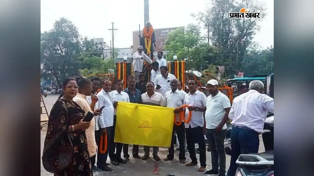 रामगढ़ में गांधी जयंती पर वैश्य मोर्चा का कार्यक्रम, समाधि स्थल पर पुष्प अर्पित कर किया नमन