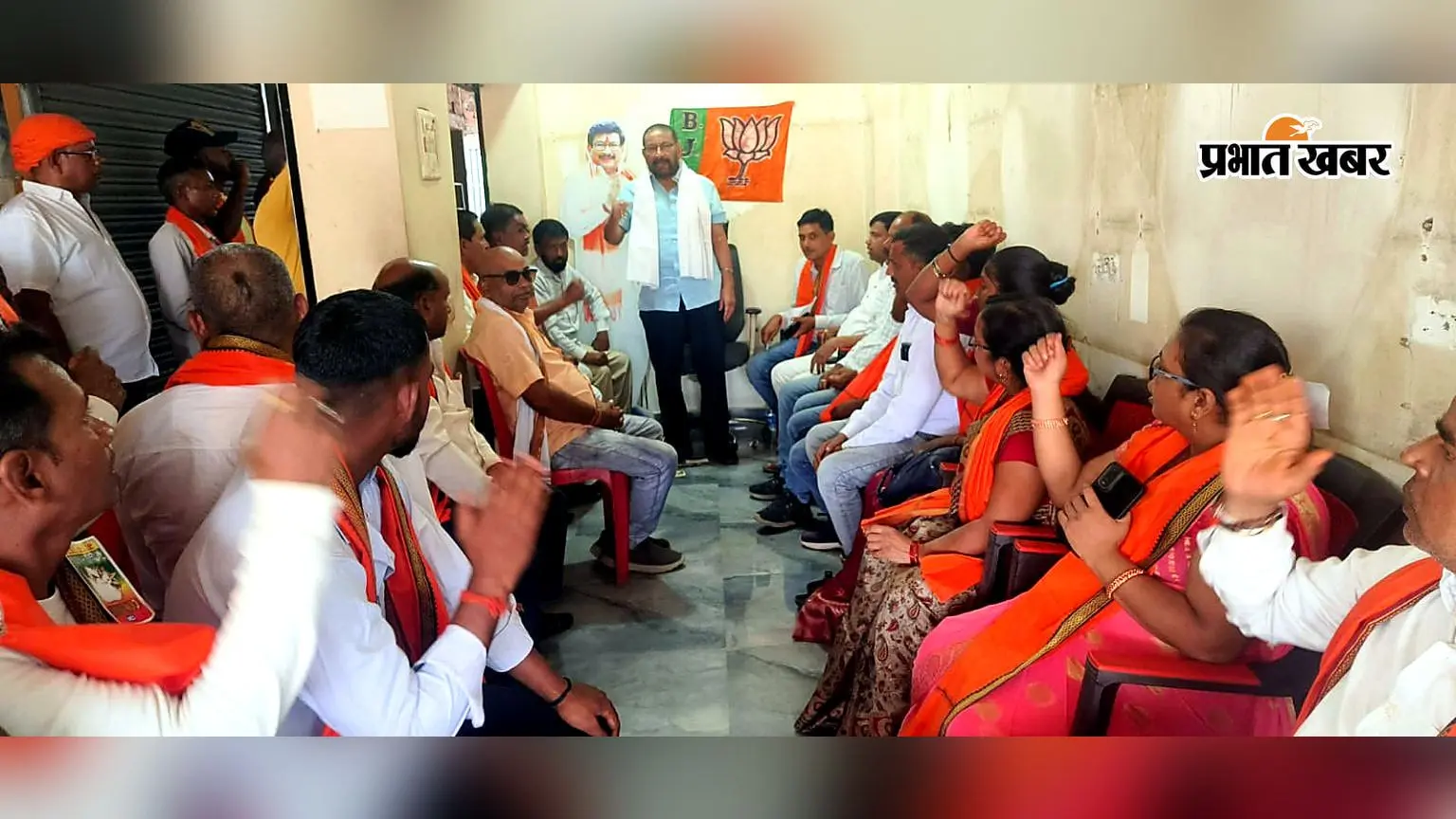 पूर्व विधायक निर्भय कुमार शाहाबादी ने किया पीरटांड़ का दौरा, संगठन विस्तार और सेवा कार्यक्रमों पर हुई चर्चा