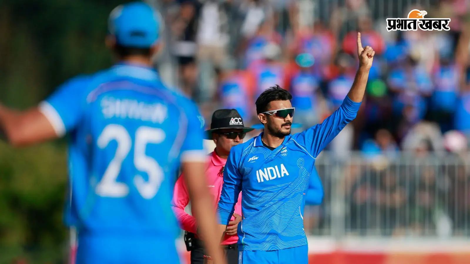 IND vs PAK Final LIVE Update: 212 रन का पीछा करने उतरी पाकिस्तान टीम का गिरा तीसरा विकेट, अक्षर ने लिए 2 विकेट