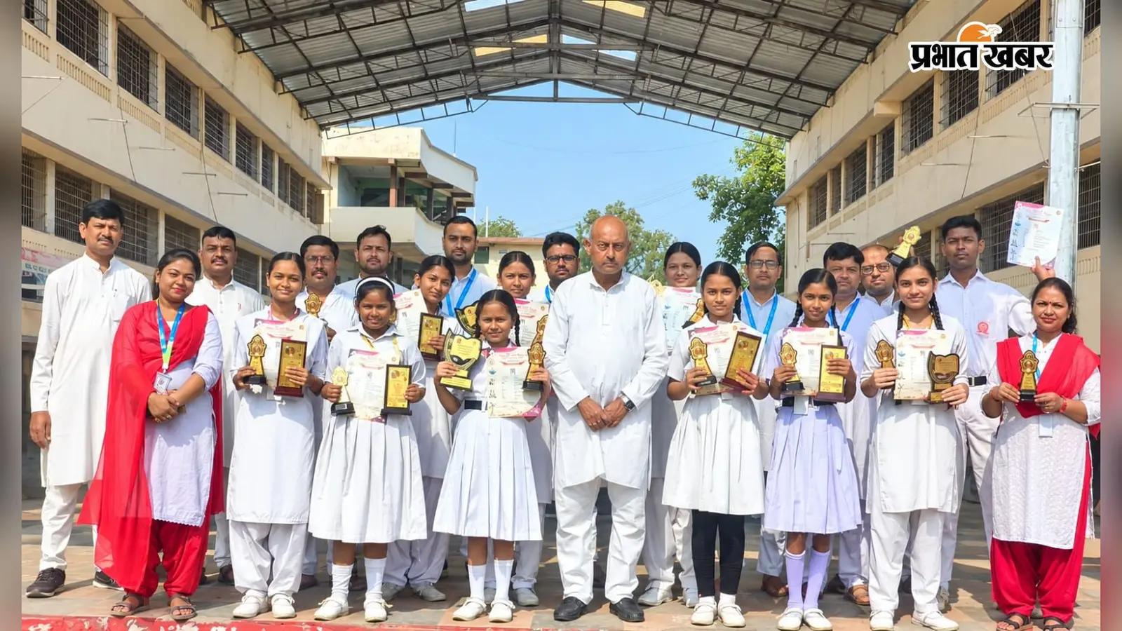 ज्ञान विज्ञान मेले में सरस्वती शिशु मंदिर
श्यामडीह के विद्यार्थियों का शानदार प्रदर्शन, ईशा शर्मा बनीं विजेता