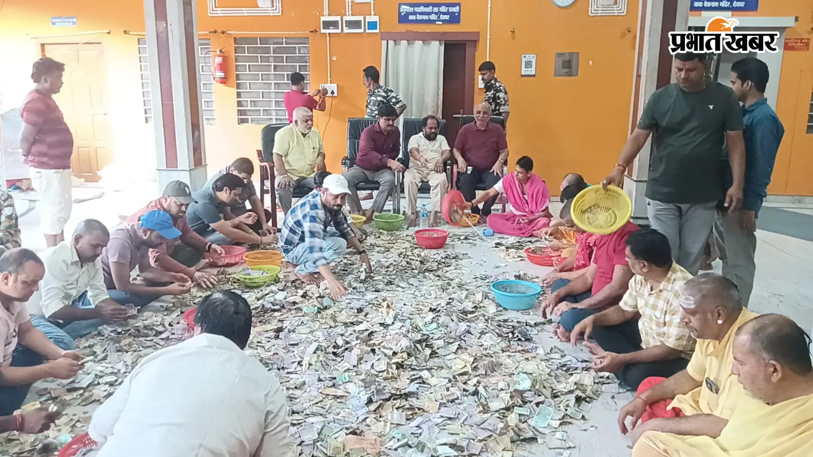 बाबा मंदिर में खुलीं 18 दान पेटियां; नकदी के साथ निकले आभूषण,गिनती जारी
