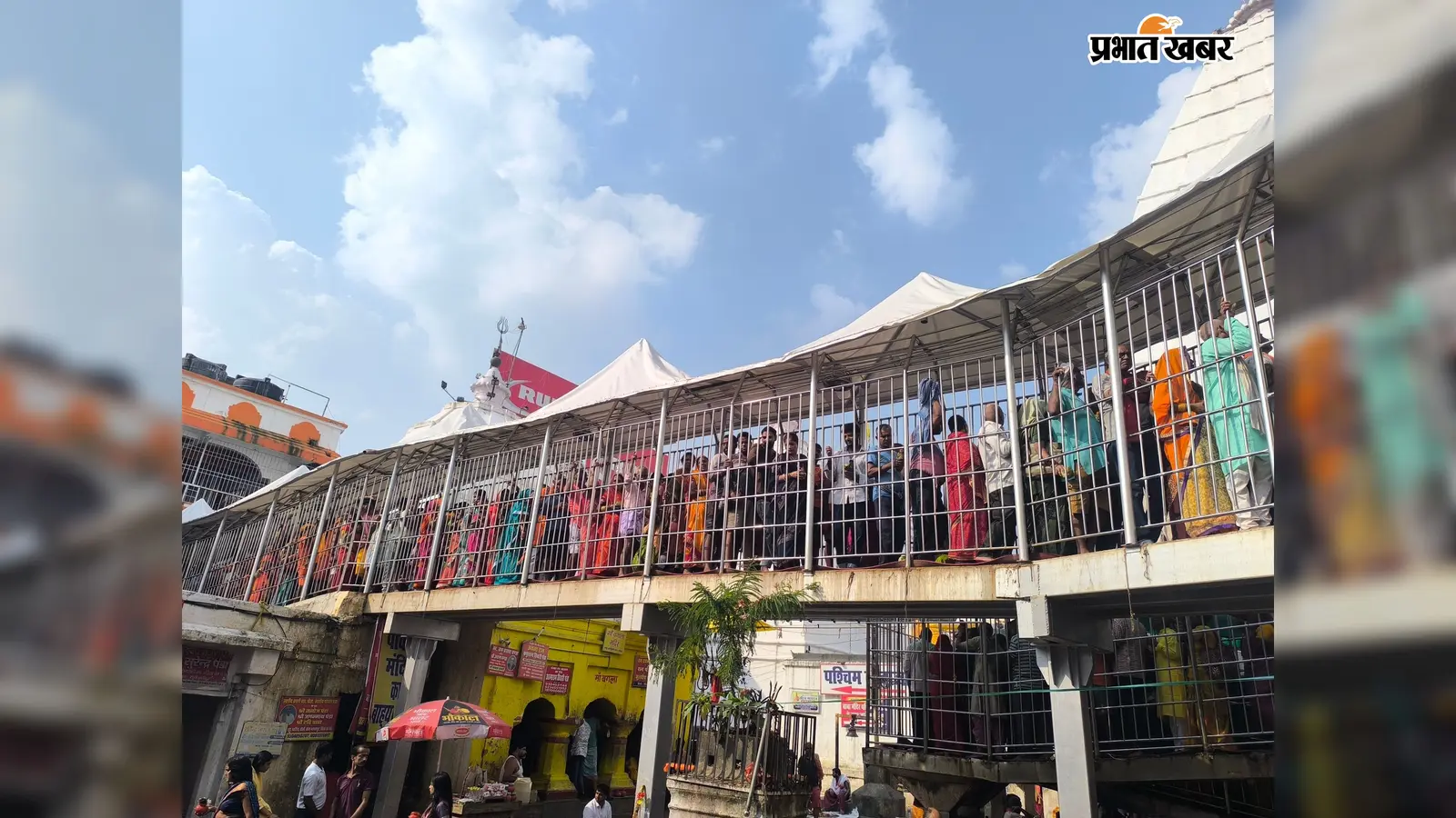 देवघर बाबा मंदिर में उमड़ी भीड़, जयकारों से भक्तिमय हुआ माहौल