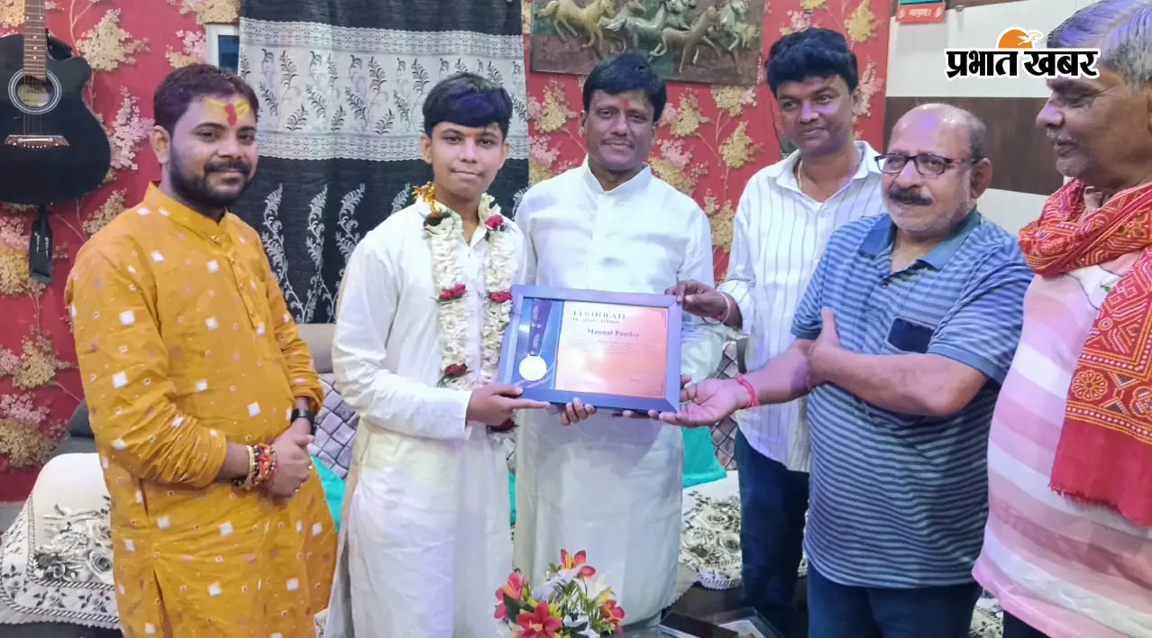 बाघमारा के 16 वर्षीय गायक मन्नत पांडेय का ITF के टीवी राउंड में चयन, विधायक ने किया सम्मानित