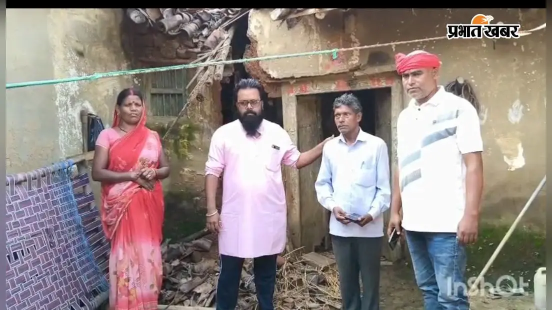 बिरनी में सहायक शिक्षक का कच्चा मकान बरसात में ध्वस्त, परिवार बेघर; आवास की मांग