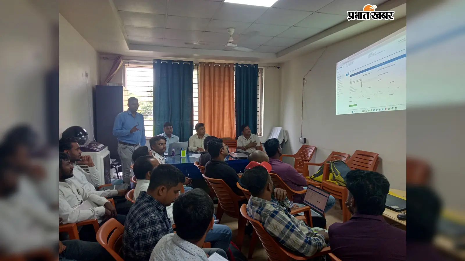 हजारीबाग के 16 बीआरसी कर्मियों को नयी वेतन भुगतान व्यवस्था का प्रशिक्षण, ऑनलाइन प्रणाली की दी जानकारी
