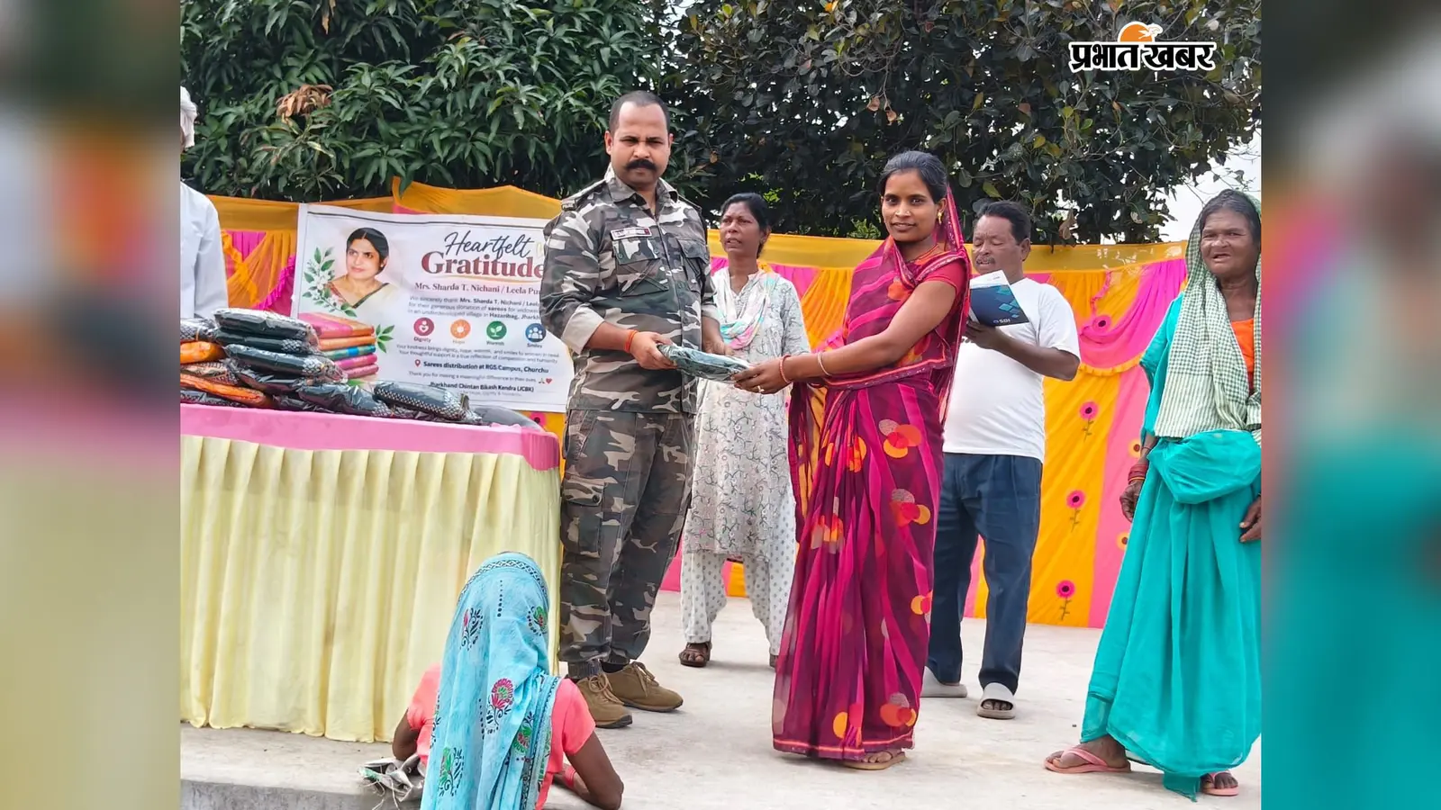 चुरचू में असहाय महिलाओं के बीच साड़ी का वितरण, जरूरतमंदों की मदद को बताया नैतिक जिम्मेदारी