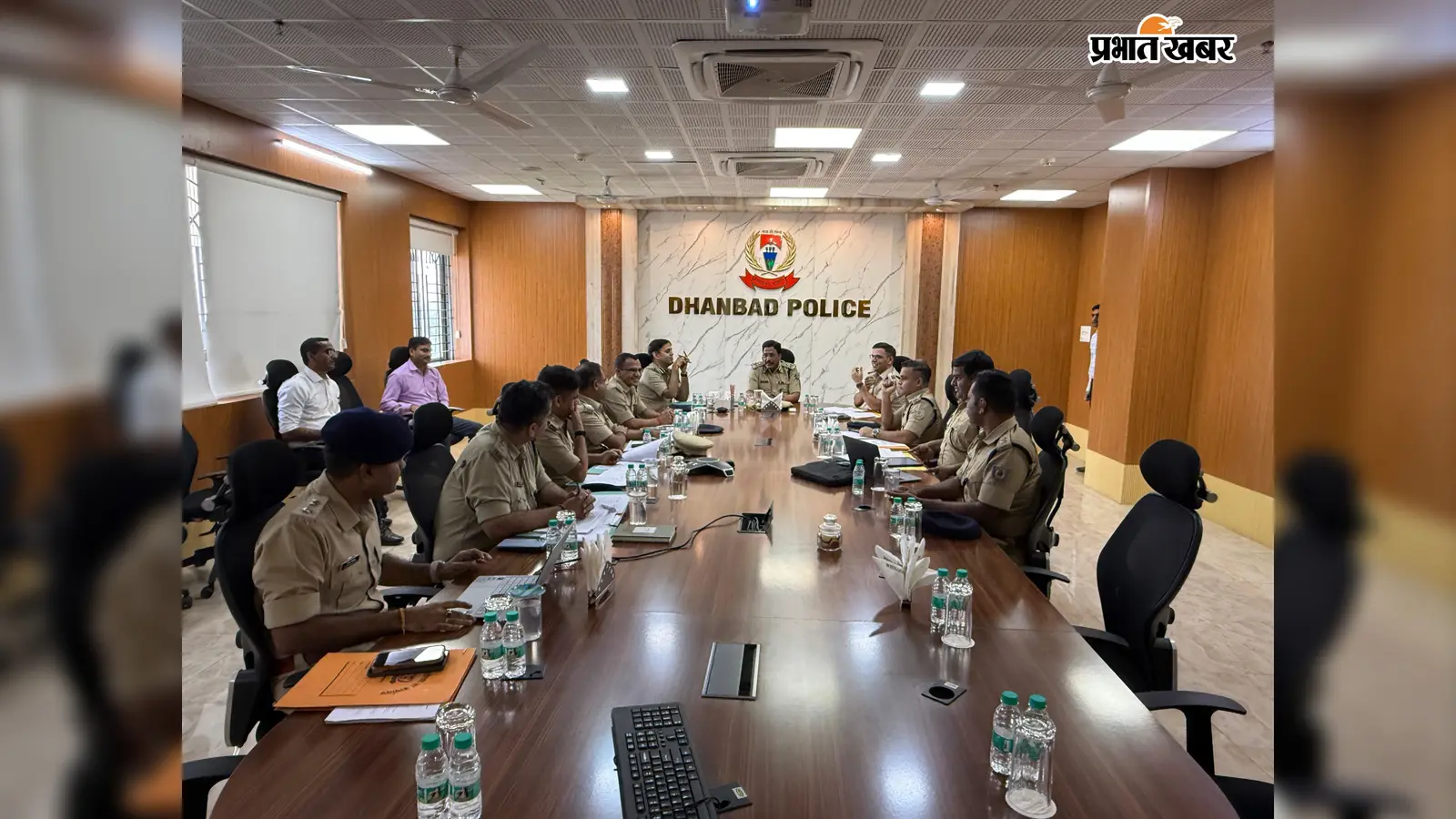 धनबाद में 7 जिलों के SP के साथ IG की हाईलेवल बैठक, संगठित अपराध पर लगाम लगाने सहित लंबित कांडों के शीघ्र निष्पादन पर जोर
