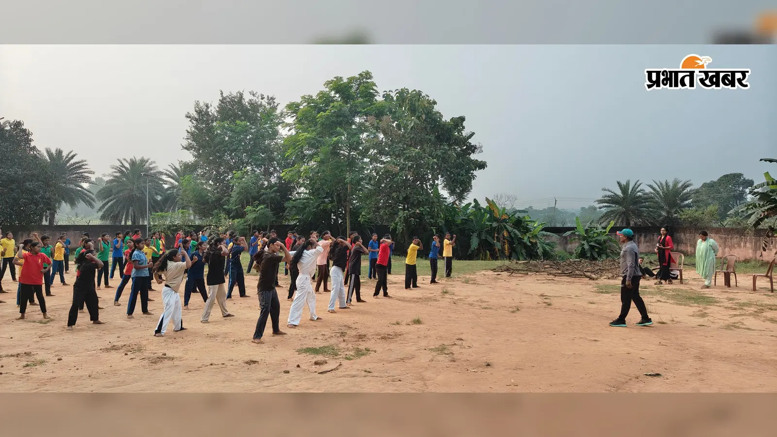 ताइक्वांडो सीख रहीं काठीकुंड की छात्राएं,बढ़ रहा आत्मविश्वास