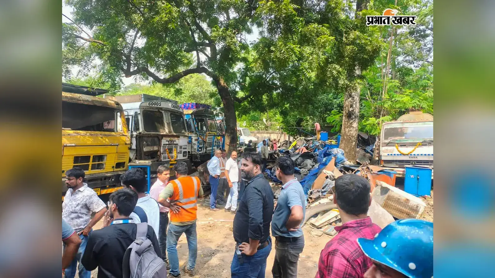 Watch Video : सरकारी जमीन पर कब्जा करने वालों पर चला प्रशासन का डंडा, बर्मामाइंस में 17 दुकानें हटायी गयीं