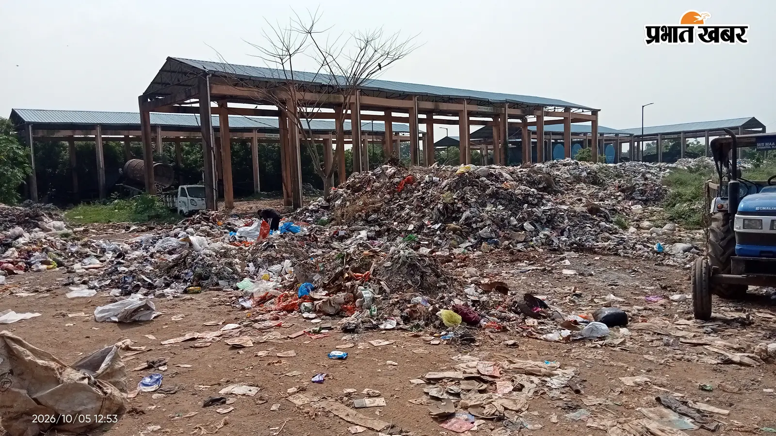 12 लाख का भुगतान, फिर भी कचरे का अंबार; दुर्गंध से परेशान चापाडांगा के लोग