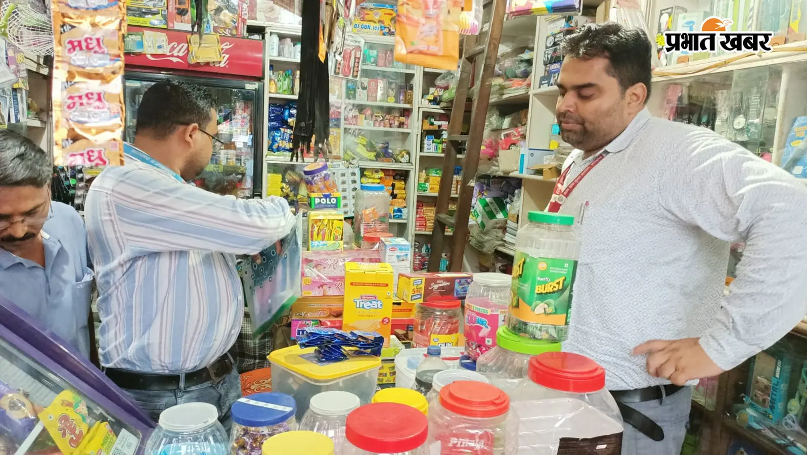 कोडरमा में 25 दुकानों पर छापेमारी, जलेबी-लड्डू में मिला ऐसा रंग कि अफसरों ने कराया नष्ट