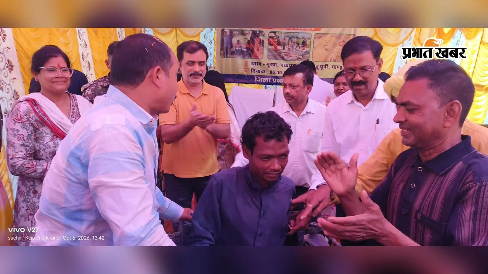 कुजू में बिरहोर परिवारों के लिए लगा विशेष शिविर, ट्राई साइकिल समेत बांटी गयी सरकारी योजनाओं की सामग्री