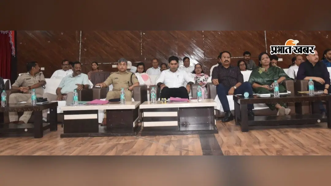 दुर्गा पूजा को लेकर लोहरदगा में जिला स्तरीय शांति समिति की बैठक, डीसी ने सुरक्षा व्यवस्था को लेकर दिये निर्देश