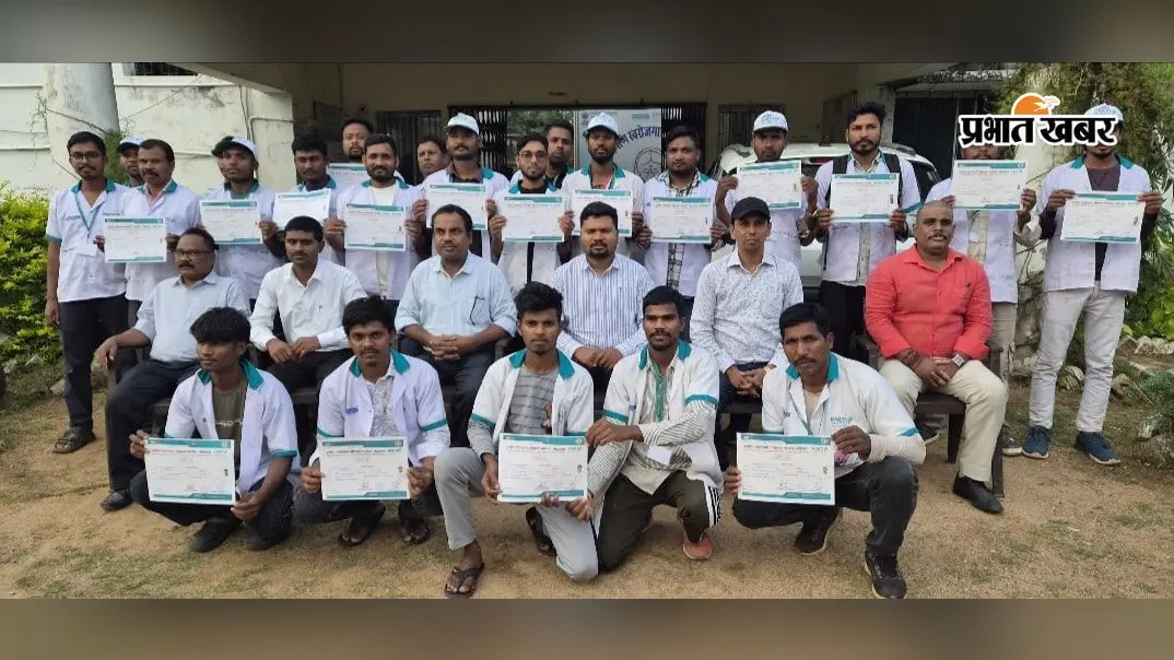 लोहरदगा आरसेटी में मोबाइल रिपेयरिंग प्रशिक्षण का समापन, प्रशिक्षुओं को मिले प्रमाण-पत्र