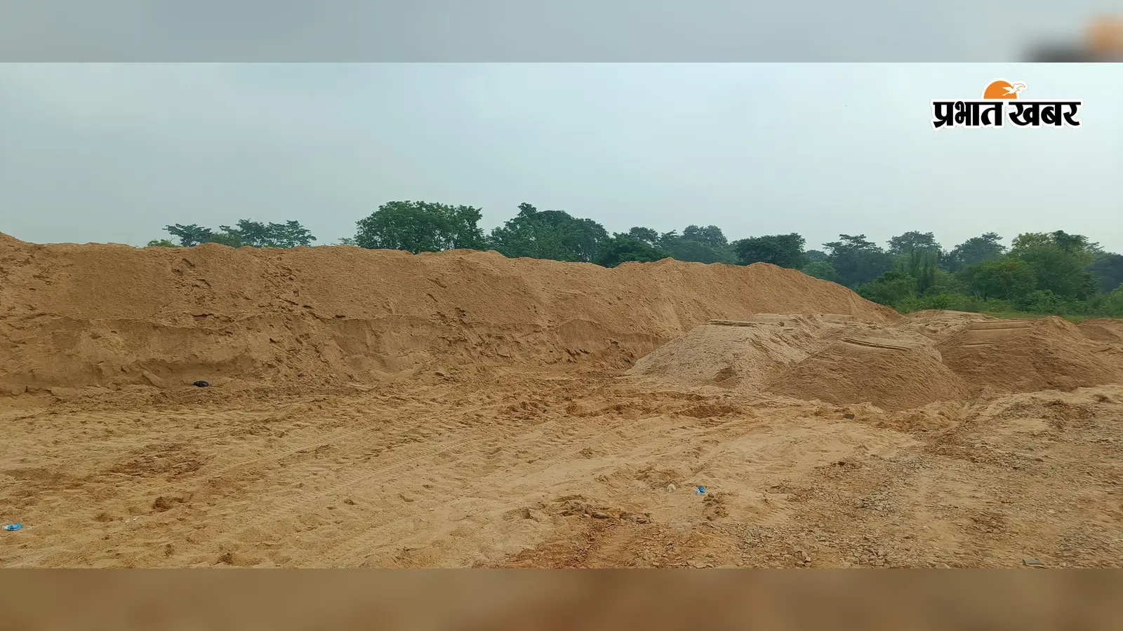 नदी का जलस्तर घटते ही सक्रिय हुए बालू माफिया, NGT की रोक के बीच दिनदहाड़े उठाव, ऐसे हो रही सप्लाई