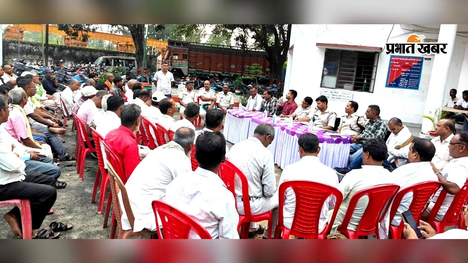बरकट्ठा में दुर्गापूजा को लेकर शांति समिति की बैठक, पंडालों में सीसीटीवी और अग्निशमन यंत्र अनिवार्य