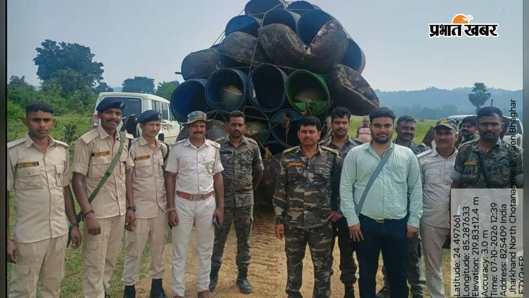 चौपारण के झरना गांव में छह अवैध शराब भट्ठियां ध्वस्त, 23 हजार किलो महुआ-जावा नष्ट