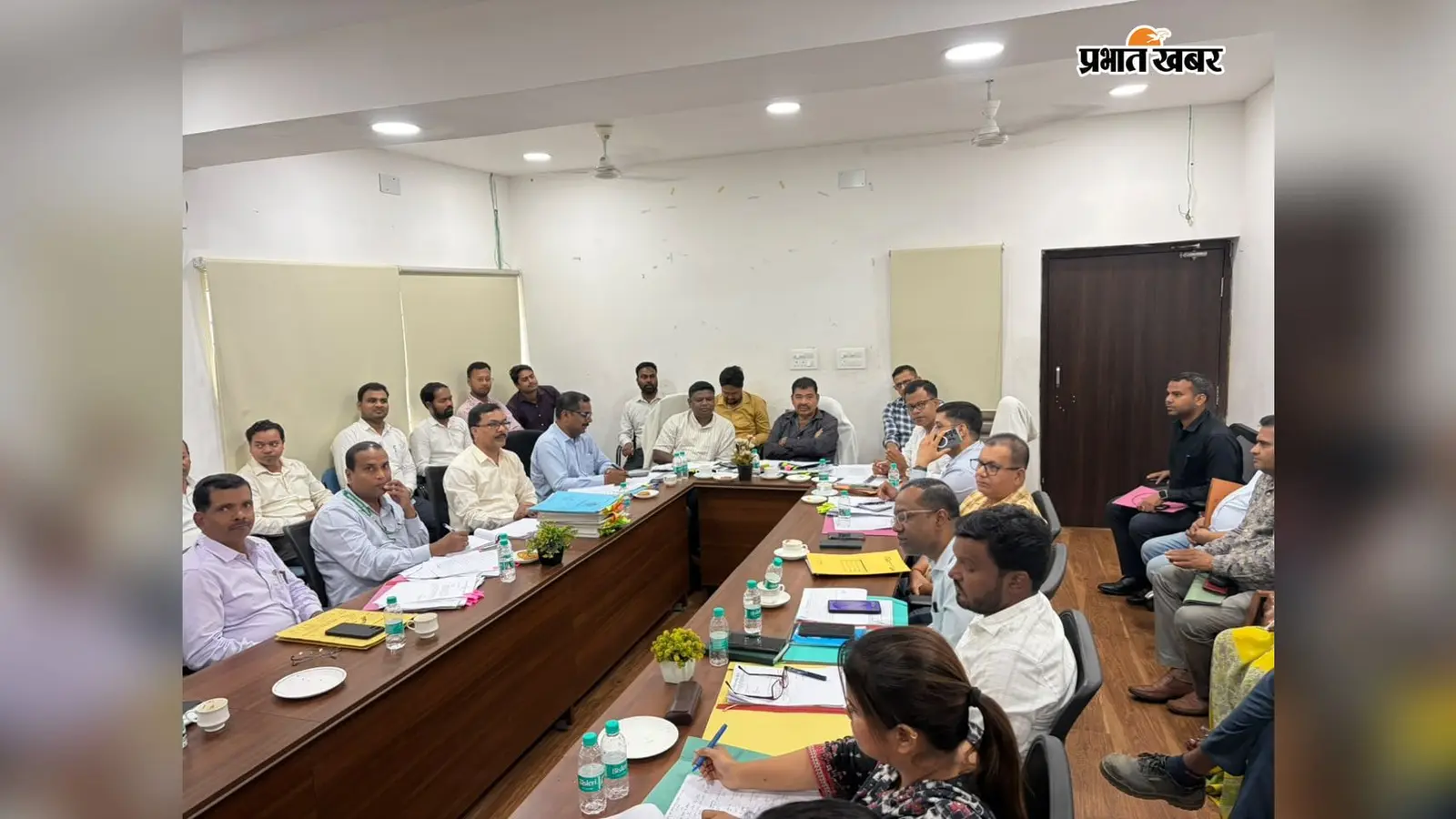 सरकारी उपक्रम समिति ने रामगढ़ में विकास योजनाओं और उपक्रमों की प्रगति की समीक्षा की
