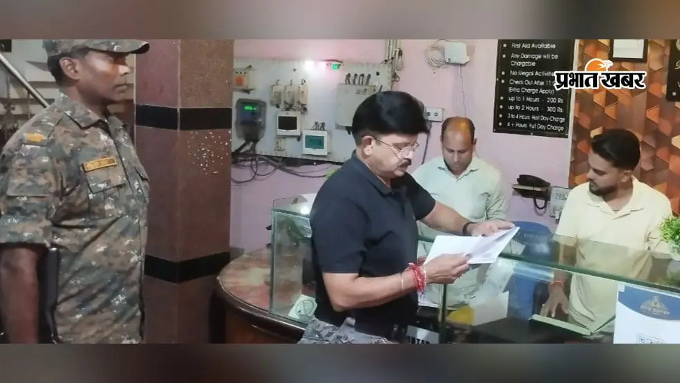 बरही के होटलों में देर रात सर्च अभियान, होटल सत्यम का इंट्री रजिस्टर जब्त