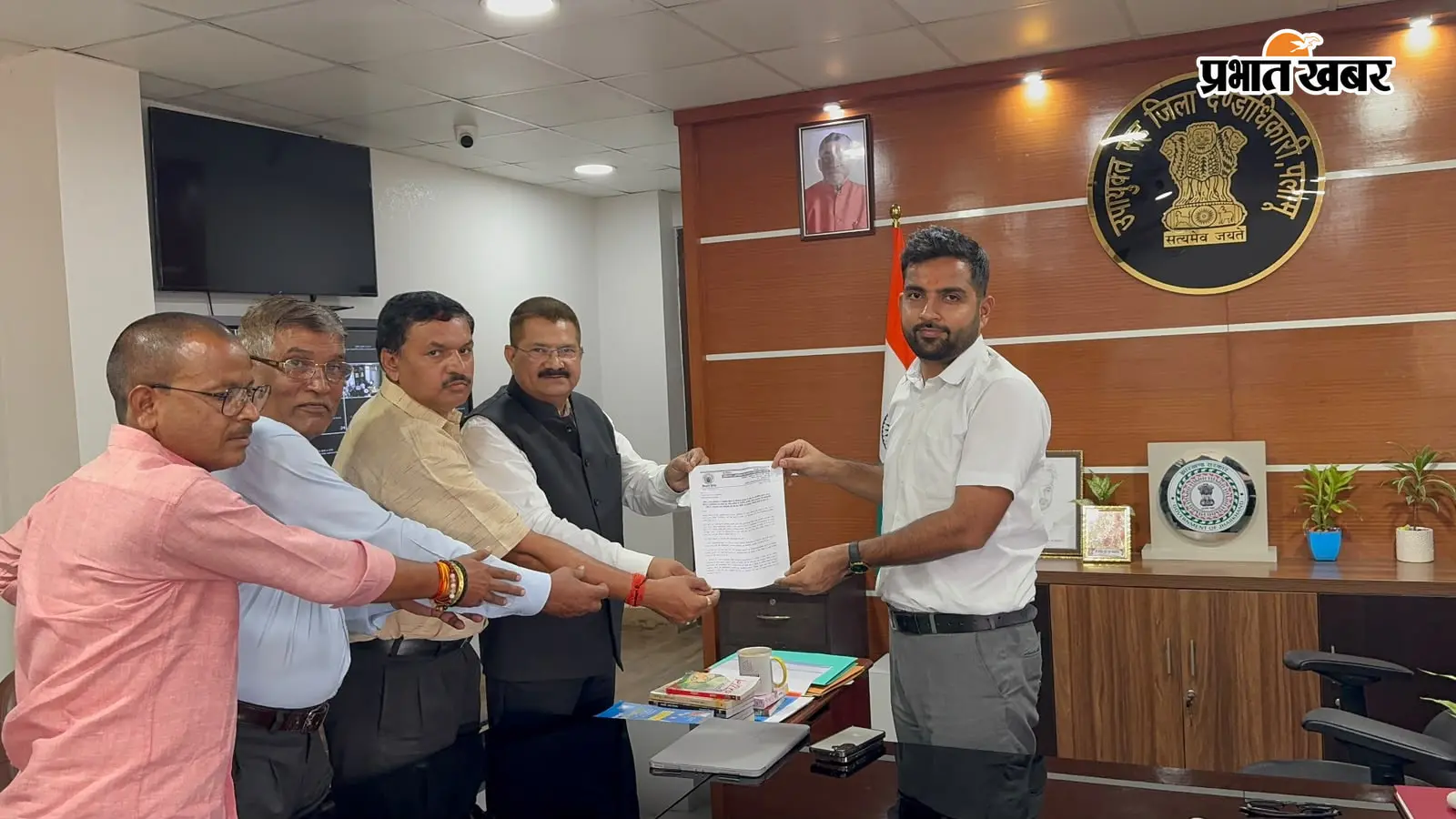 कमली वाले बाबा के उपचार संबंधी दावों की जांच की मांग, किसान ब्रिगेड ने डीसी को सौंपा ज्ञापन