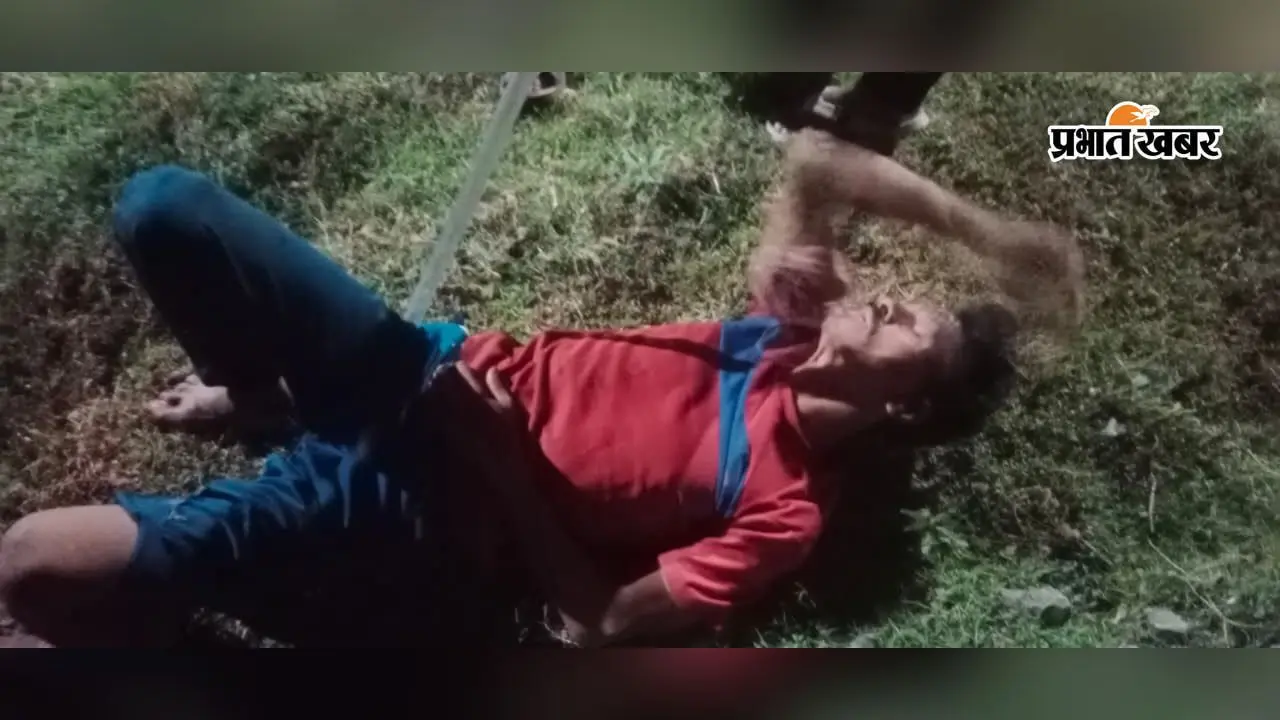 राजमहल स्टेशन के पास ट्रेन की चपेट में आया व्यक्ति, गंभीर हालत में रेफर