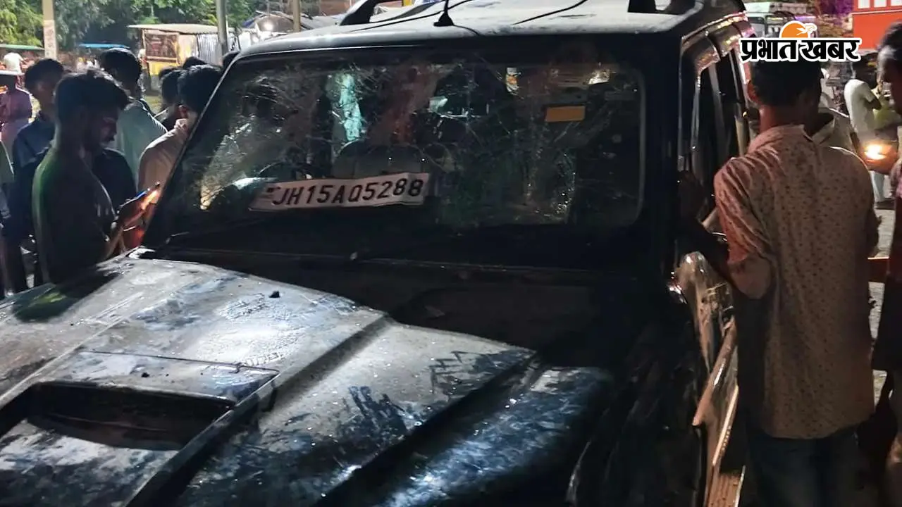 बरहरवा में तेज रफ्तार स्कॉर्पियो का तांडव: कई वाहनों को मारी टक्कर, आक्रोशित ग्रामीणों ने 2 युवकों को दबोचा.