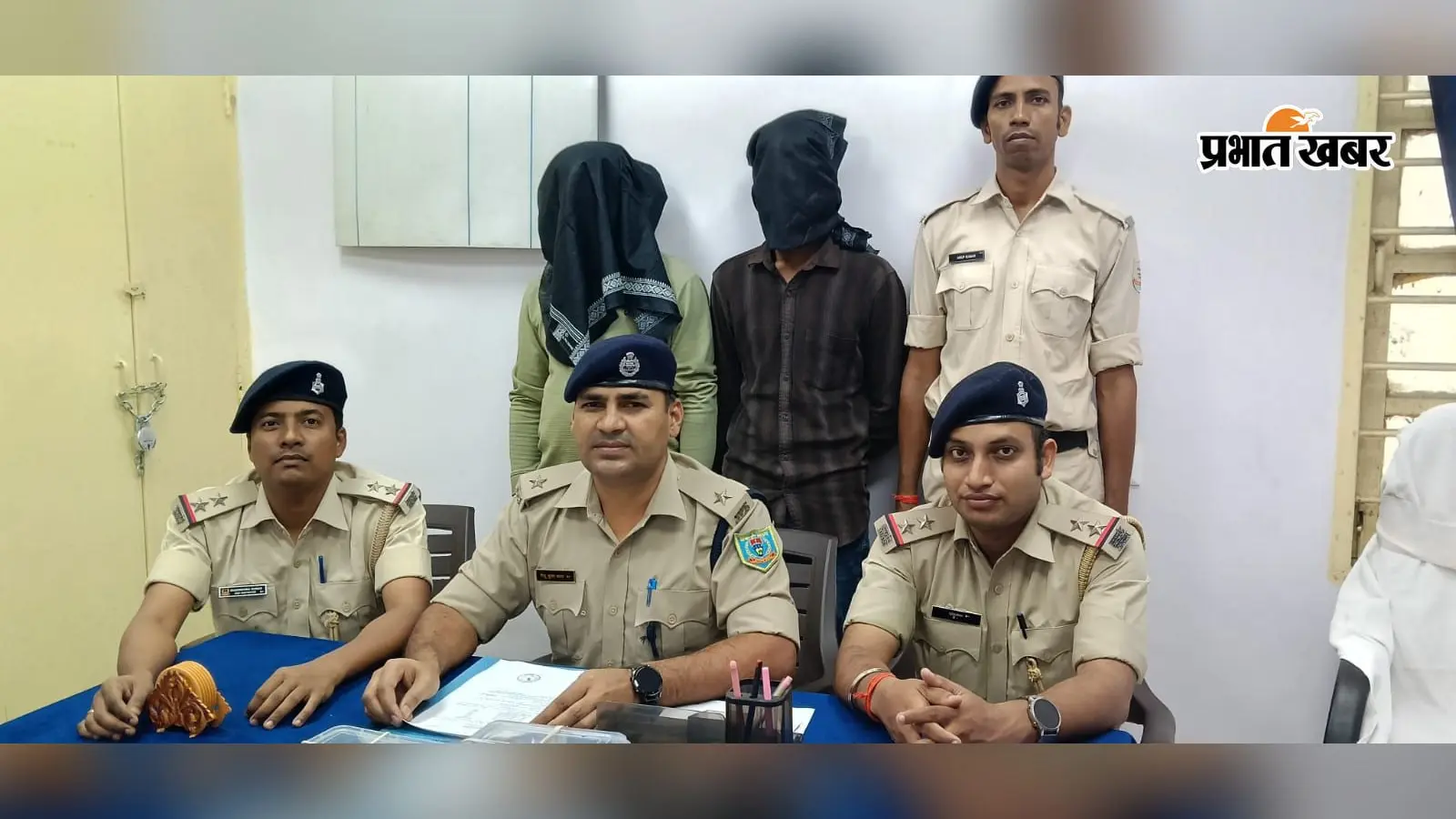 बोकारो में साइबर ठगी का बड़ा पर्दाफाश, लाइब्रेरी ग्राउंड से नौ एटीएम कार्ड के साथ दो संदिग्ध गिरफ्तार